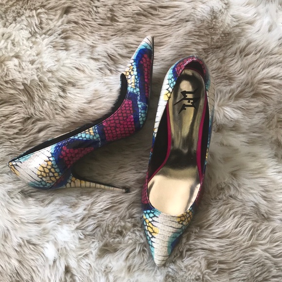 Shoes - Picture 1 of 2